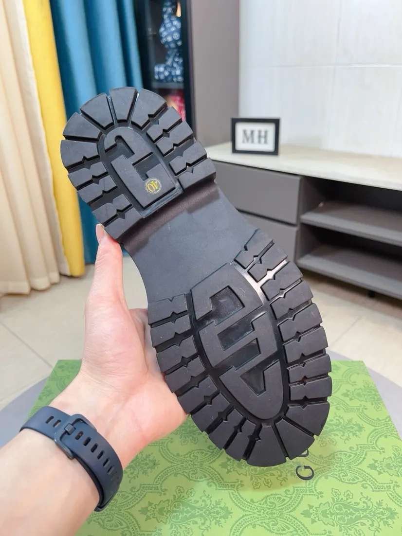 Men's shoes 💰540🌸🌸 (GUCCI) [cow lining plus velvet optional] [can be made without standard] New product Martin boots imported from Canada with full top layer high mercerized frosted fabric, punched using 3D digital technology, high-end and classy, ​​versatile to wear, full of three-dimensionality, close pictures will make you obsessed with the leather. You can't extricate yourself ~ the best on the market.          Fabric: Cowhide/Embossed Lining: Cowhide.          Please make a note when placing an order, sizes: 38-44 (37, 45, 46 can be customized and cannot be returned or exchanged) 5 colors available; black, gray, khaki, coffee, and earthy yellow